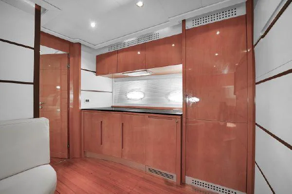 68ft Pershing Sky master cabin
